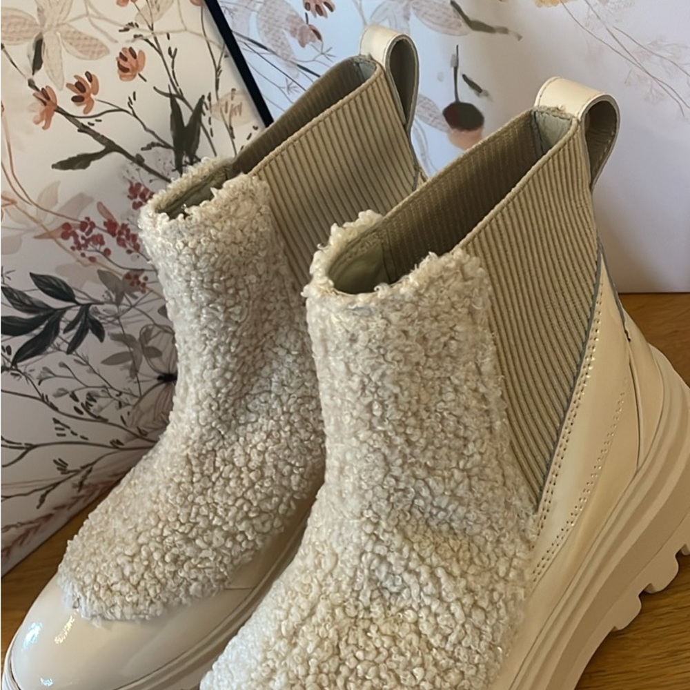 NIB SOREL Women Size 8.5 Beige 1" Platform Faux-Shearling Caribou X Chelsea Boot